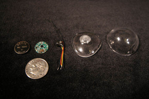 生化眼奇人“眼球博客人”拥有生化眼 酷似科幻机械人