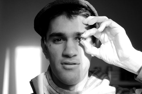 生化眼奇人“眼球博客人”拥有生化眼 酷似科幻机械人