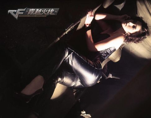 遇见《穿越火线》漂亮宝贝何静遇见《穿越火线》漂亮宝贝何静美