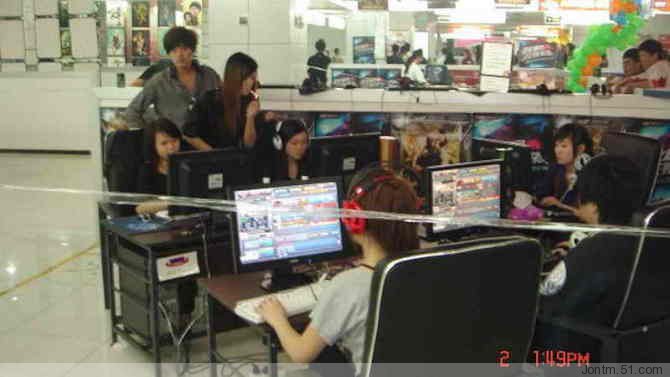 CF穿越火线美女战队访谈实力美女战队, 闪亮登场