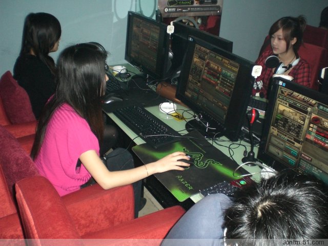 CF穿越火线美女战队访谈实力美女战队, 闪亮登场