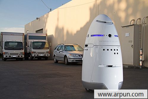 机器人K5做保安了