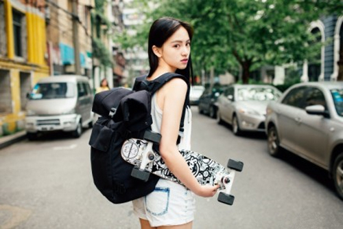 �ƲӲ�QQ�ռ��ز�_���Ů��ƲӲ�������Ƭ