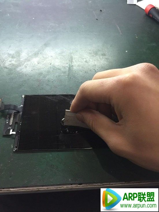 iPhone6 Plus屏幕碎了不用怕 手把手教你维修iPhone6 Plus屏幕碎了不用怕 手把手教你维修