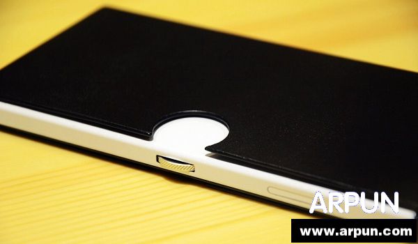 马云神秘自拍手机 YunOS概念机图赏YunOS概念机侧面飞轮特写