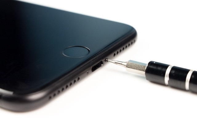 iPhone7 Plus后盖怎么打开?iPhone7 Plus后盖怎么打开 iPhone7 Plus拆后盖图文教程