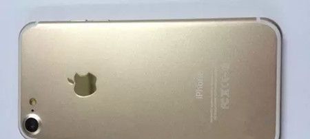 还是老样子 不过这可能是最高清的iPhone7谍照