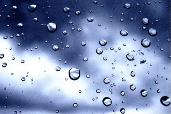 你关节疼不疼和下不下雨没什么关系