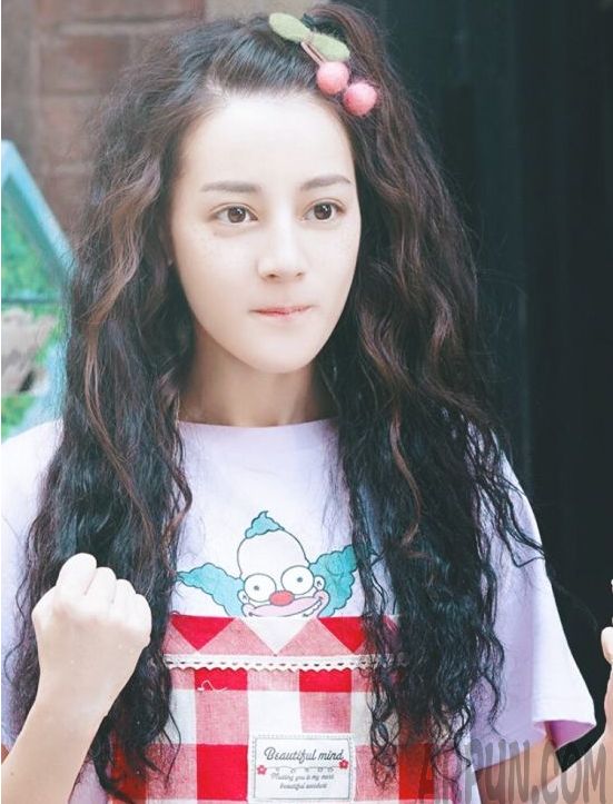 漂亮的李慧珍迪丽热巴泡面头图片欣赏 迪丽热巴泡面头发教程