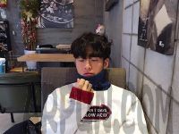 qq男生韩系帅气头像arpun.com个性网 你还是放不下忘不掉