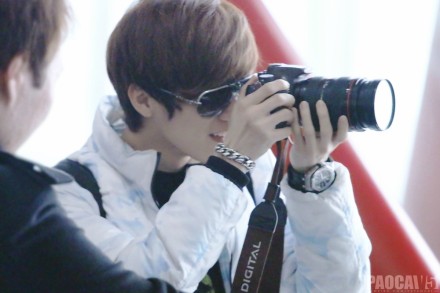 微信网名男生搞笑吸引注意力 拿着试卷唱忐忑