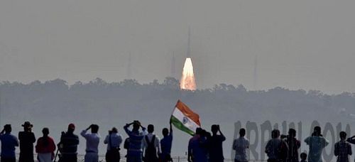 印度创造世界纪录: 18分钟内发射104颗卫星到太空!