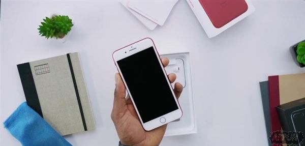 iPhone 7红色好看吗?iPhone 7红色版真机图赏真是太骚!iPhone 7红色版开箱/上手:有买的冲动