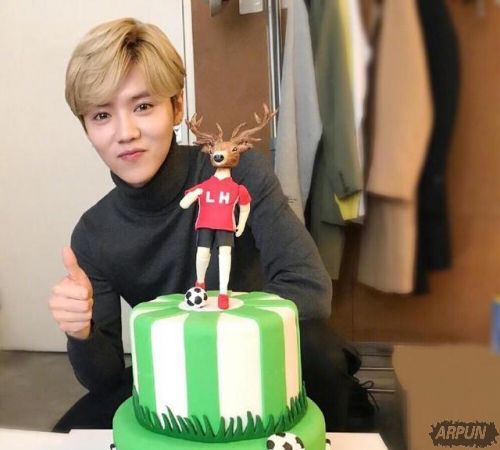 鹿晗过生日开黑收粉丝特别礼物 鹿晗王者荣耀账号是多少