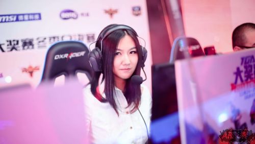 小苍:和大哥“开房”是假的 我们的关系非常纯洁