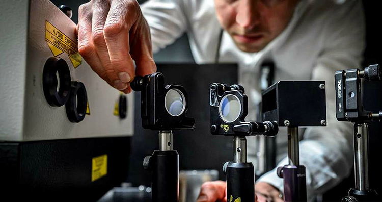 世界上最快的相机可拍下光移动的影像