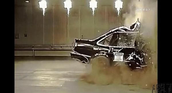 日系车是纸糊的?看了这个实验你会被打脸的!