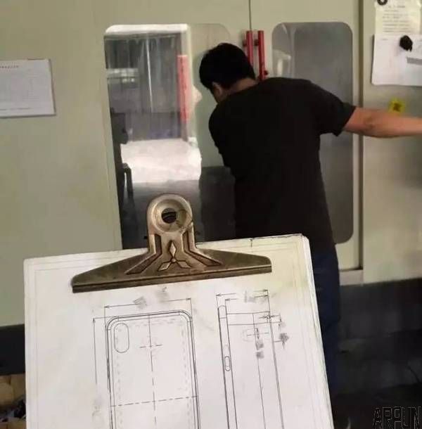 新iPhone模具再曝光!这设计没跑了...