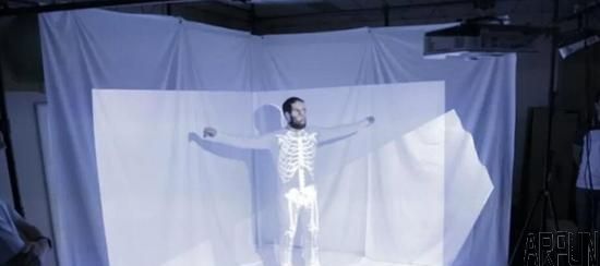 这项 AR 技术将你活生生地“解剖”给别人看