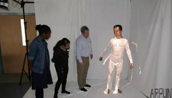 这项 AR 技术将你活生生地“解剖”给别人看