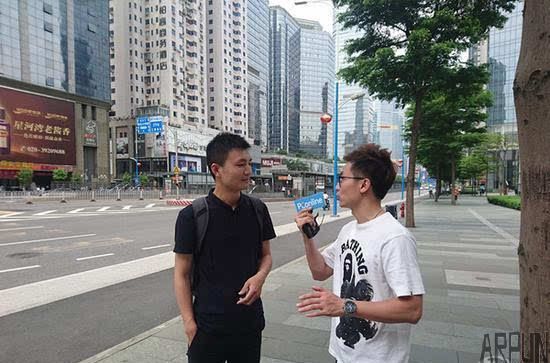 ������ҵĻ����л��ڣ����ǰ����˶����ֻ��г�