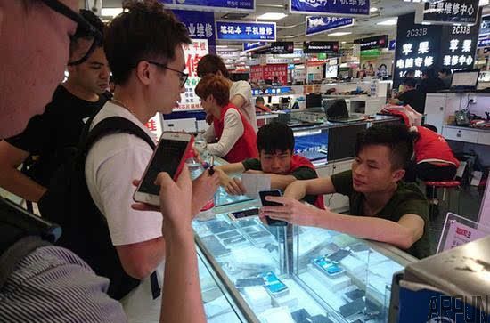 ������ҵĻ����л��ڣ����ǰ����˶����ֻ��г�