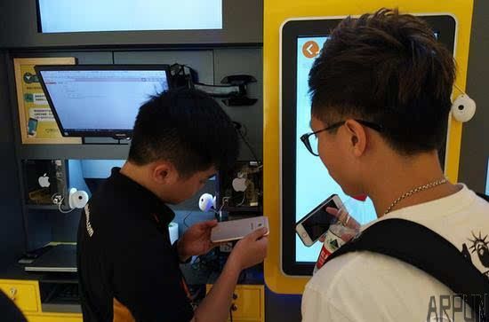 ������ҵĻ����л��ڣ����ǰ����˶����ֻ��г�