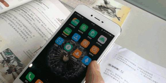 手机“不限流量”套餐成套路 谁之过?