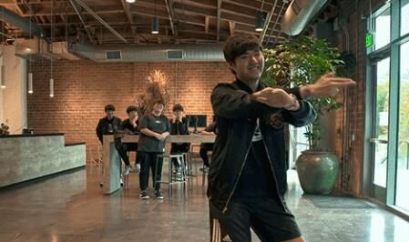 SKT冠军皮肤偷跑版曝光 Faker竟然还是选择了她