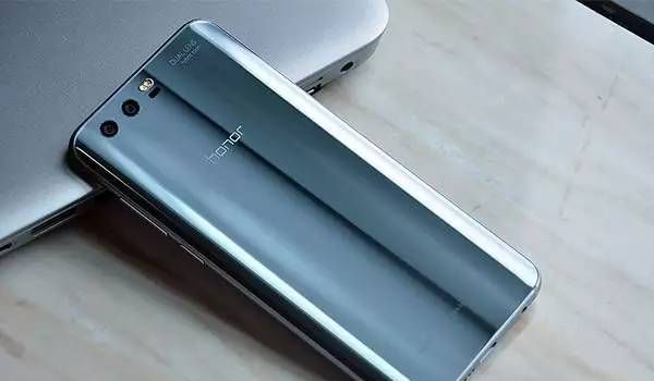 ��ҫ9ƾɶŭ��С���ֻ�6���г������Աȣ������������ֻ�