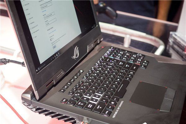 ��������̨����144Hzˢ������Ļ����Ϸ�ʼǱ���˶ROG Chimera��˶����ROG Chimera Win10��Ϸ����ȫ���׷�144Hzˢ������Ļ