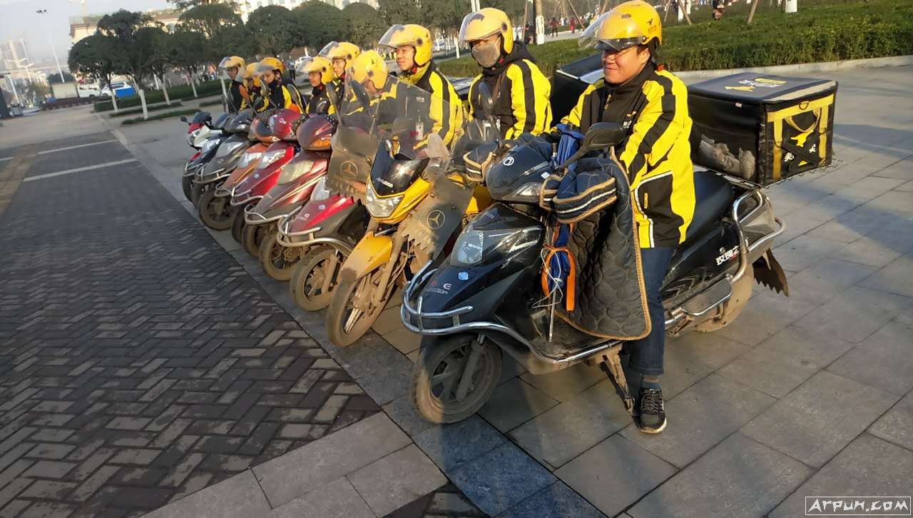 2017美团骑手交通安全考试试题附答案 doc完整版